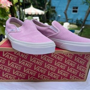 Vans classic slip-on in collaboration with Jcrew in Misty Orchid Suede.